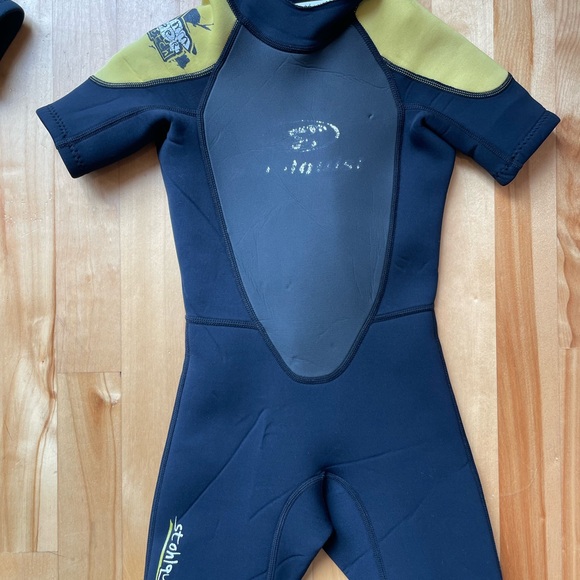 Two Stohlquist kids shortie wetsuits - Picture 4 of 5